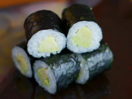 Avocado Maki 2.jpg