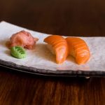 Lachs nigiri 2.jpg